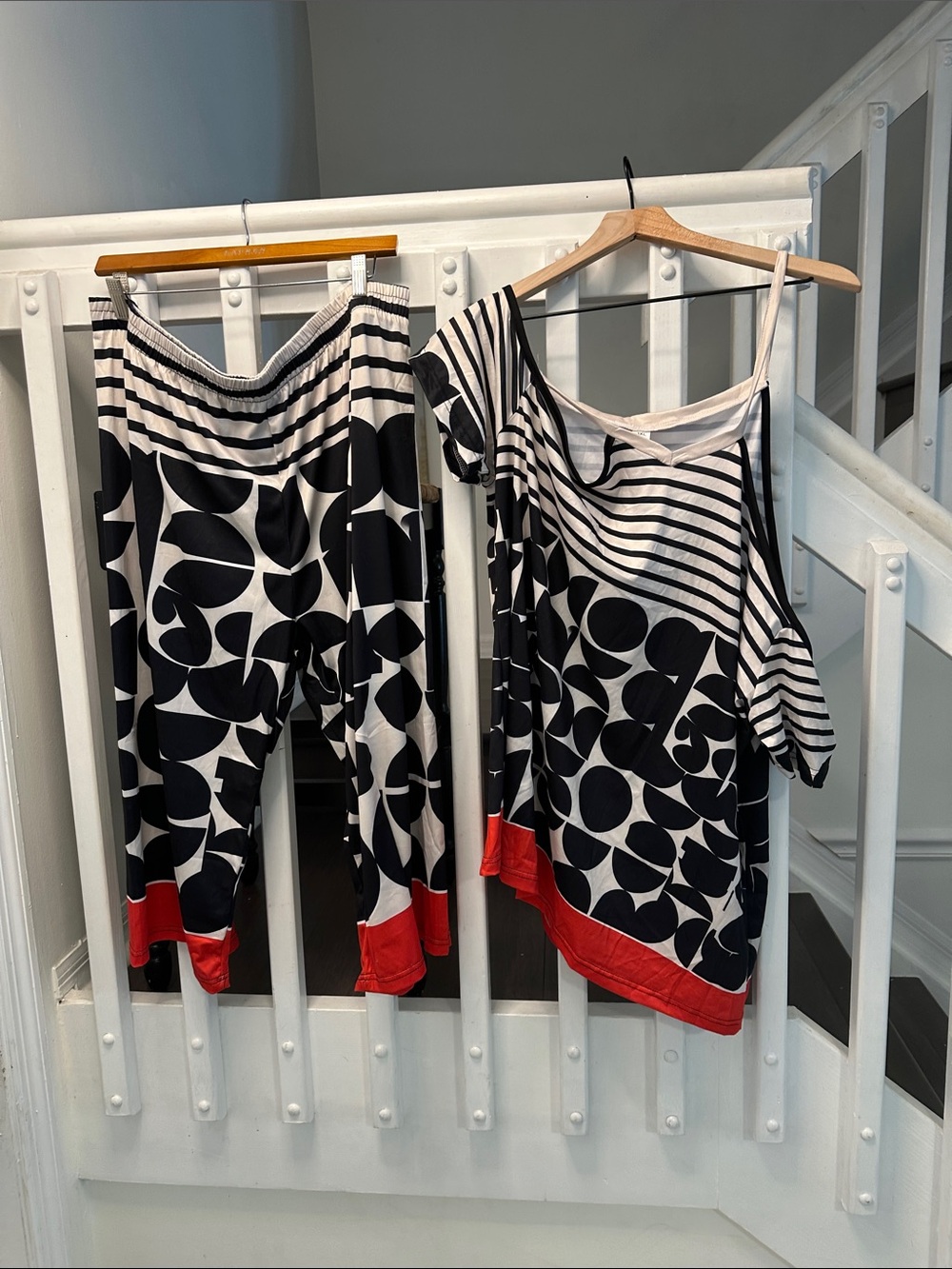 SHEIN Black & White Geometric Print Capris and Top Set with Red Trim